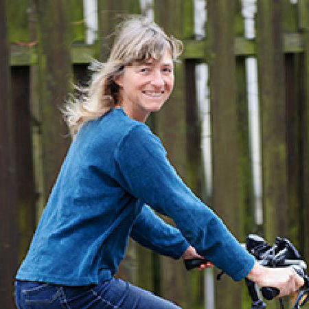 Porträt von Johanna Hauptmann, Physiotherapeutin im Team der Praxis Sabine Laube