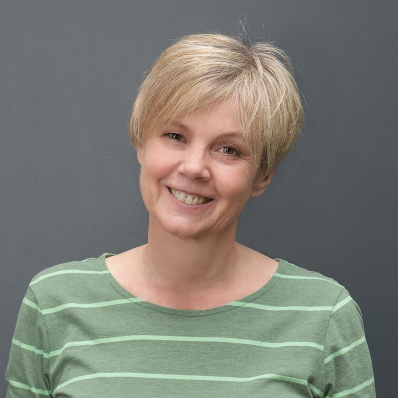 Porträt von Sabine Laube, Inhaberin der Physiotherapiepraxis in Schwabach